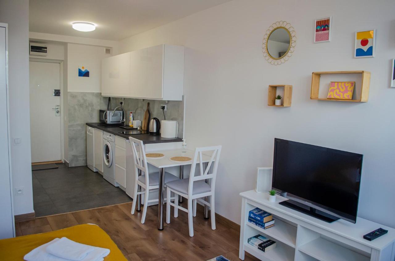 Sweet Life Next To Metro Station Apartment Warsaw