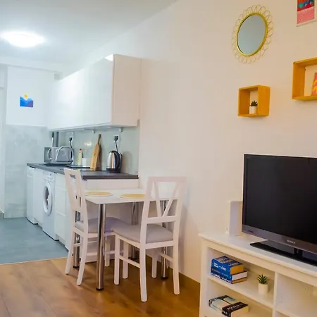 Sweet Life Apartment Next To Metro Station Warsaw Exterior photo