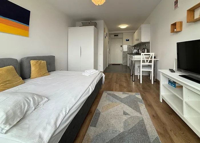 Sweet Life Apartment Next To Metro Station